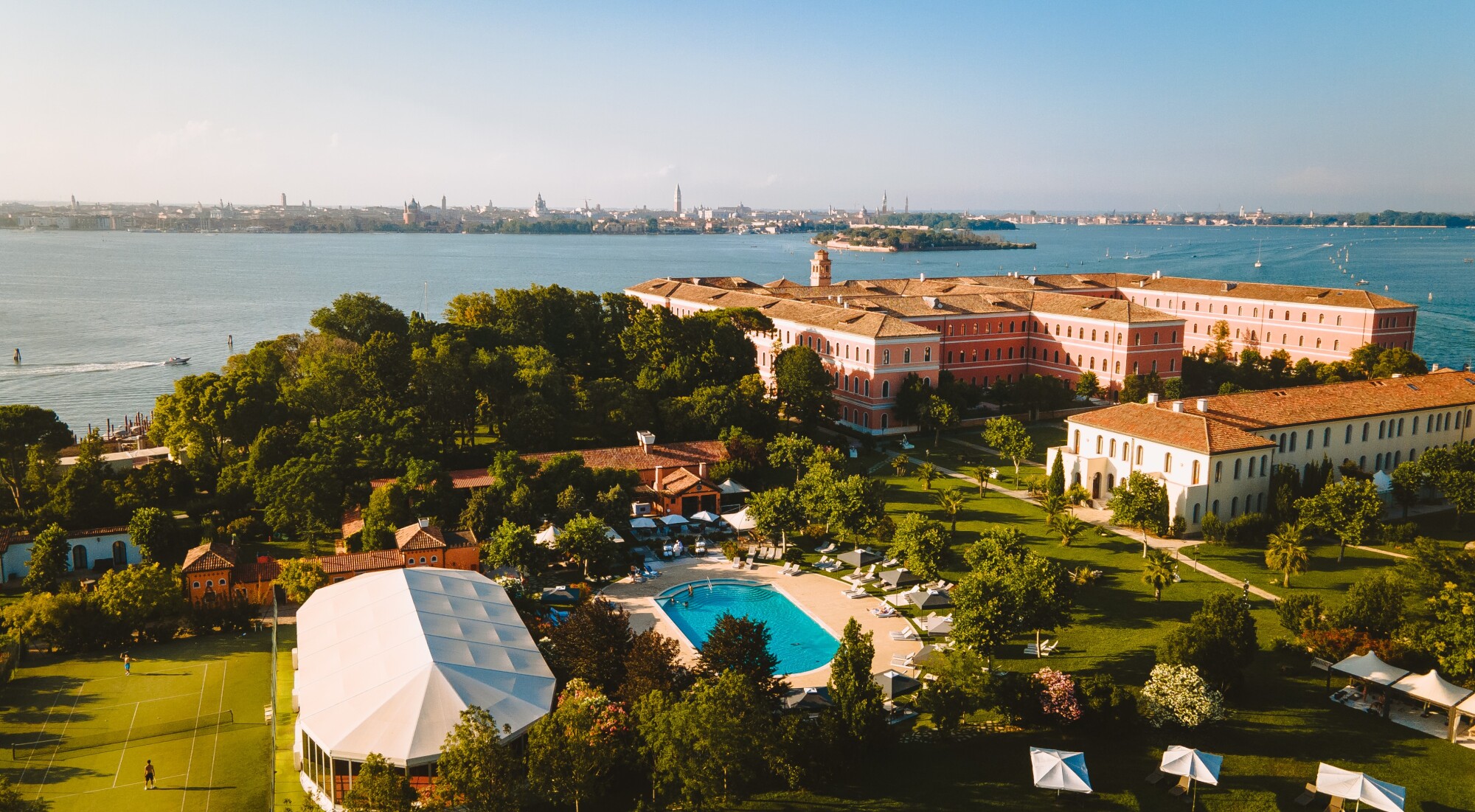 San Clemente Palace Hotel, picture-perfect with manicured gardens and spectacular lagoon views, will get Mandarin Oriental's signature Asian-inspired hospitality.